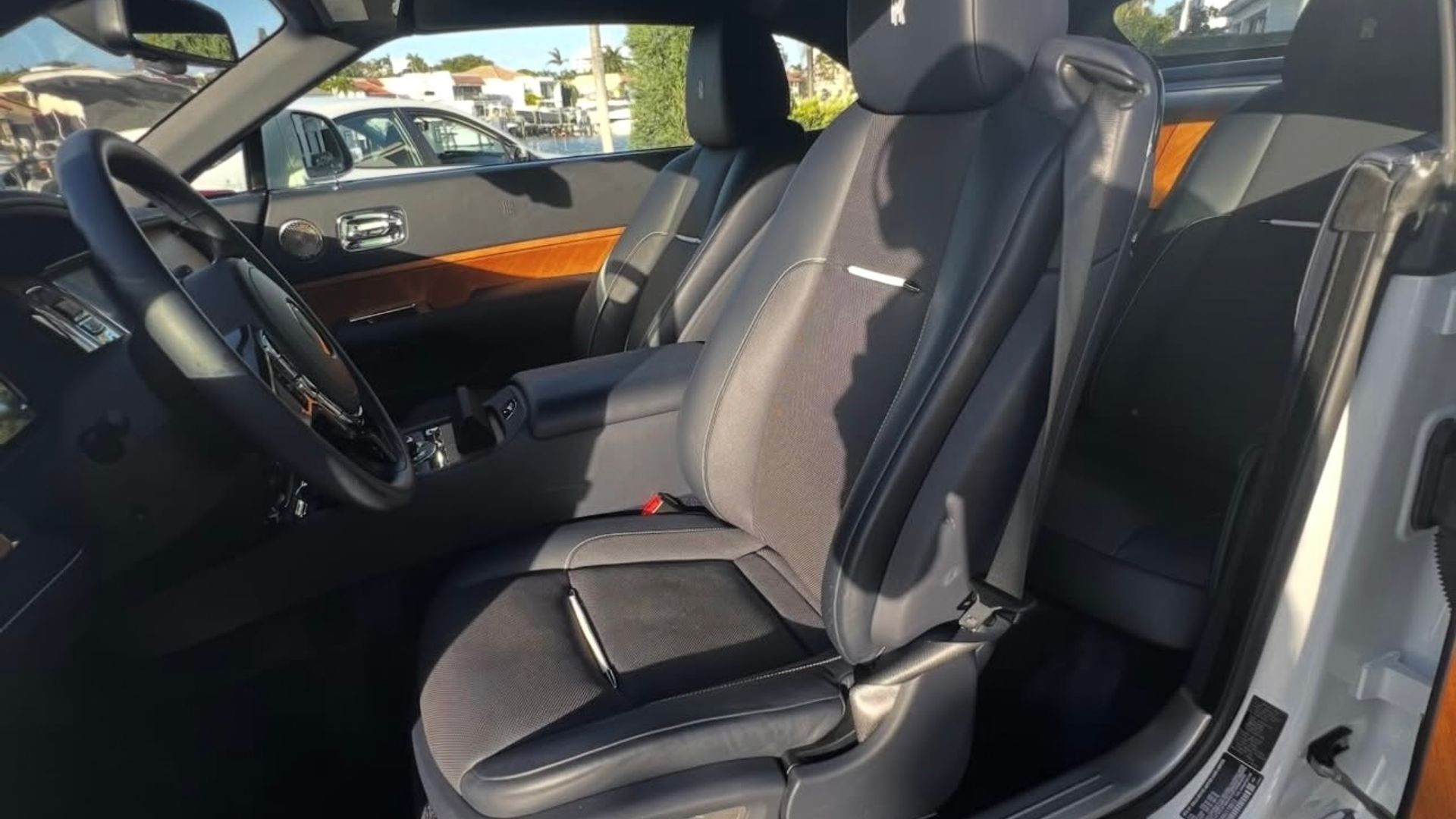 Rolls-Royce front seats in dark leather